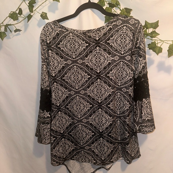 new directions Black & White Medallion Bell-Sleeve Tunic - Picture 5 of 6